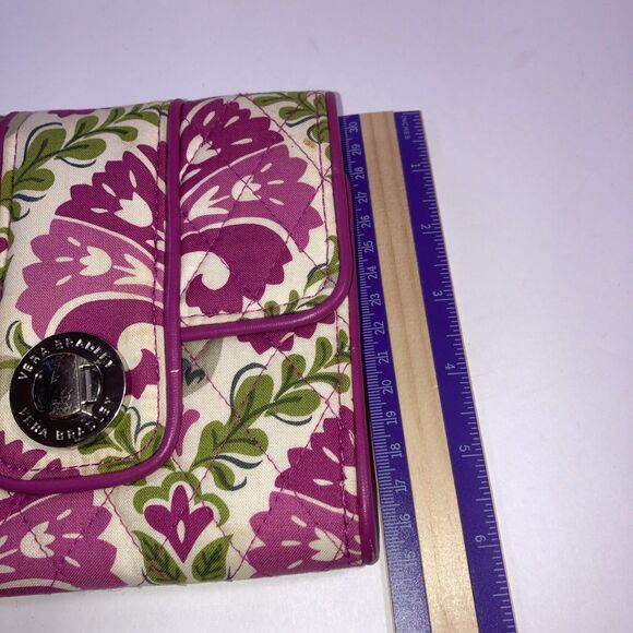 Vera Bradley Small Crossover bag In Plum Green paisley, 3 Pockets Inside - Picture 4 of 5